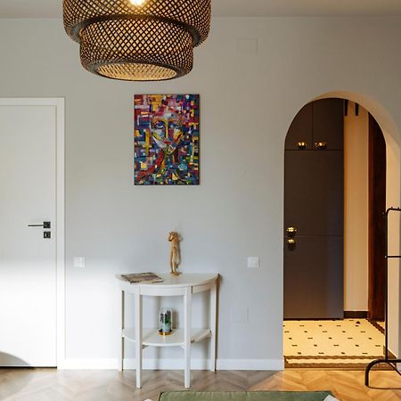 בוקרשט Petite Maison Sur Le Boulevard מראה חיצוני תמונה