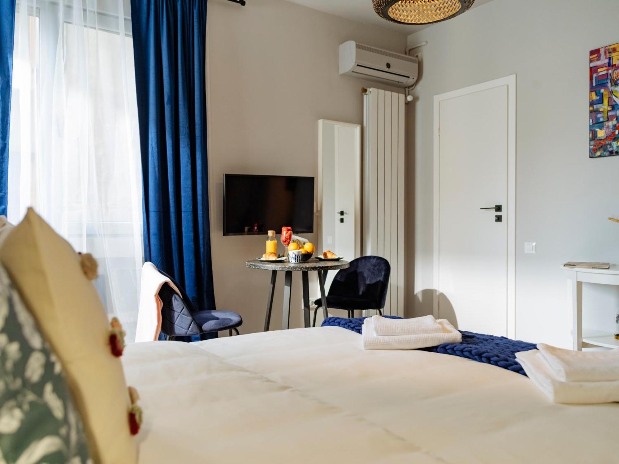 בוקרשט Petite Maison Sur Le Boulevard מראה חיצוני תמונה