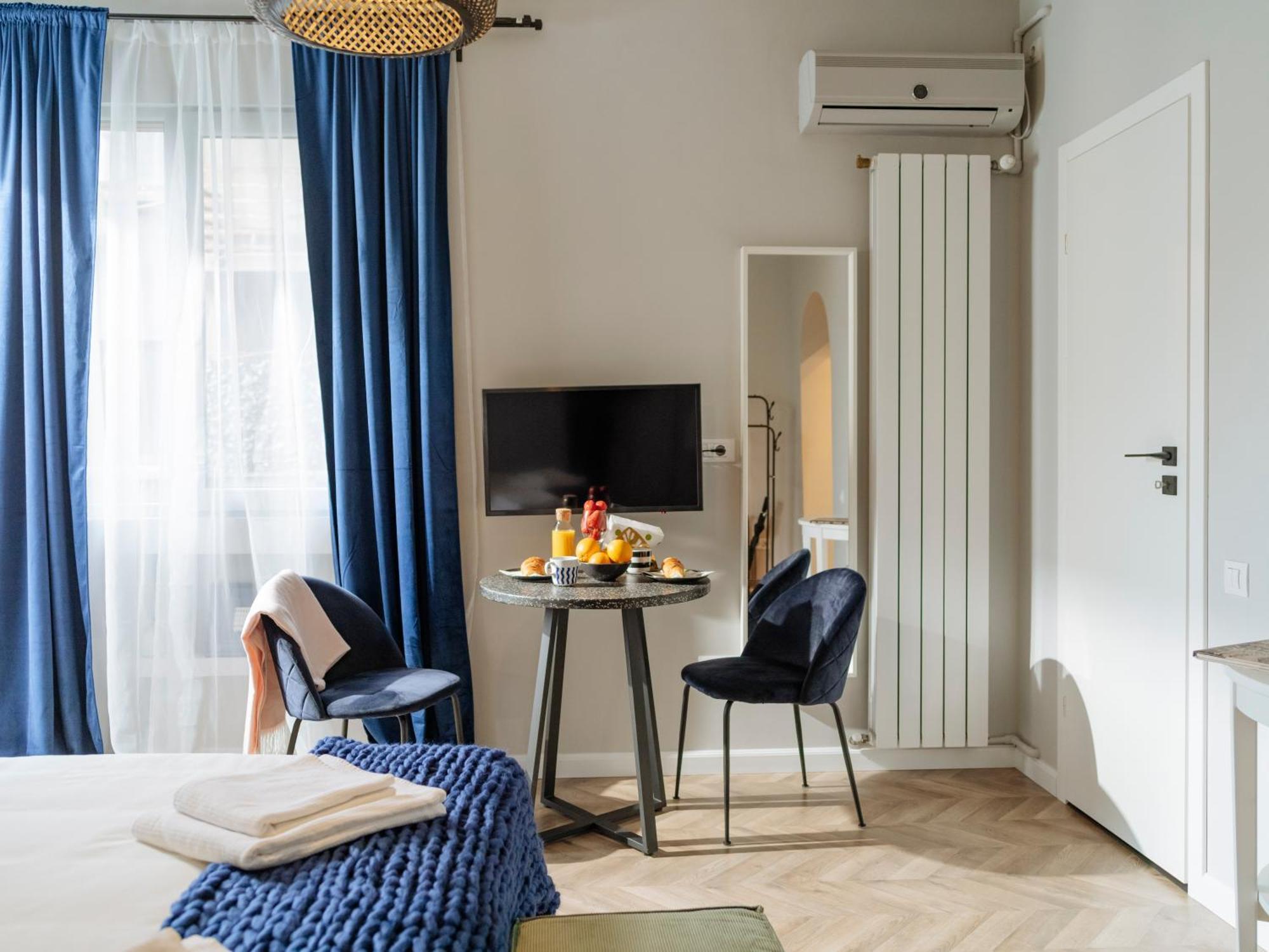 בוקרשט Petite Maison Sur Le Boulevard מראה חיצוני תמונה